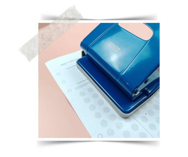 Mehr über den Artikel erfahren Planer-Einlagen mit normalem Locher lochen: so geht’s in 3 Schritten